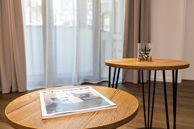 Stylish 1BD with Desk in Karshiaka