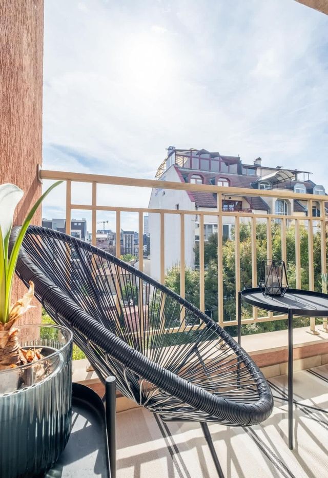 Chic 1BD Flat near Metro | Workspace & Terrace