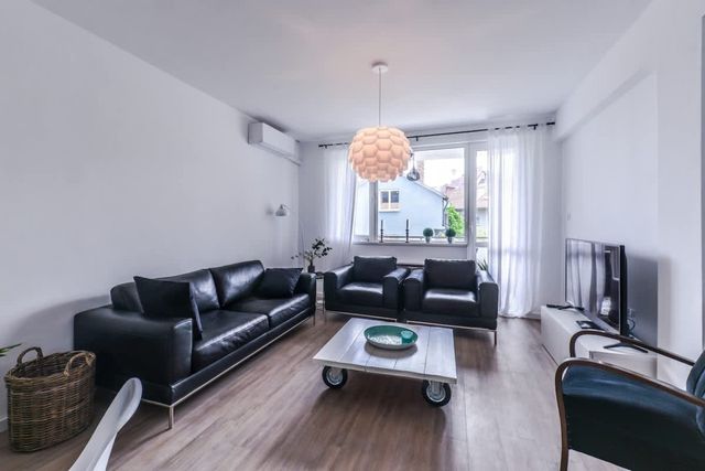 Stylish 2BD Flat w Balcony & Fast WiFi - Lozenets