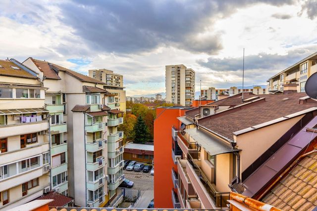 Top-Floor Flat with Balcony