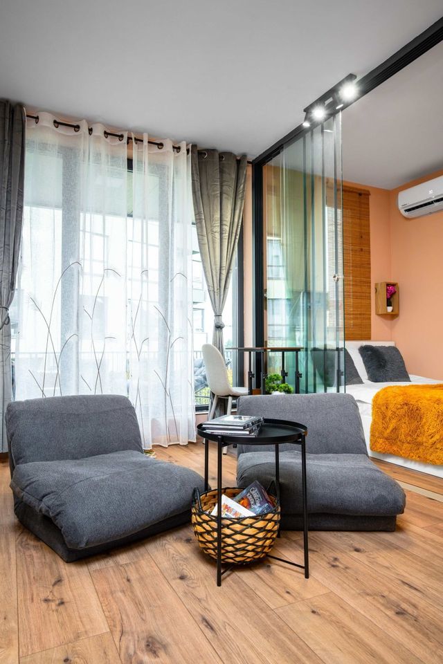 Warm & Stylish Retreat in a Quiet Area