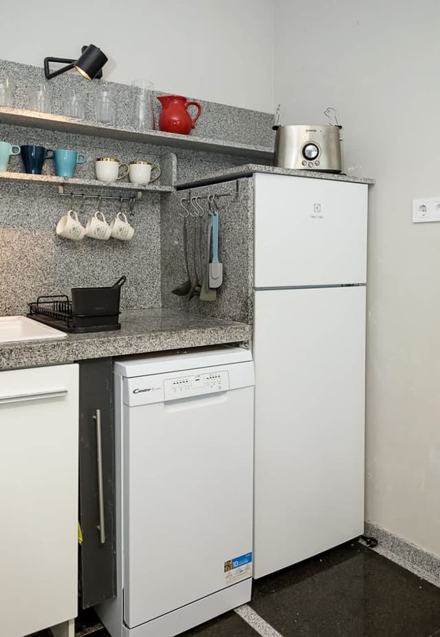 Chic 1BD Flat in St Constantine & Helena Complex