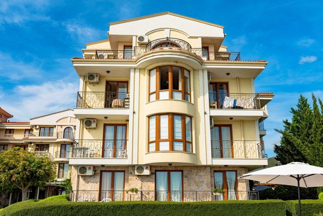 Cozy 1-Bedroom Apartment in Royal Bay