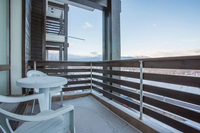 Bright Studio in a Spacious Complex in the Valley