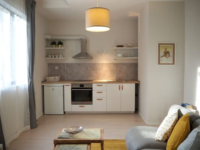 Modern Yellow 1BD Apartment | Near to Vitosha Blvd