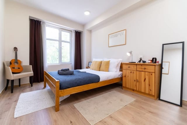 Chic Urban Getaway in City Center - Photo 3