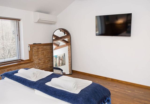 Stylish Maisonette Just Steps from the Sea Garden