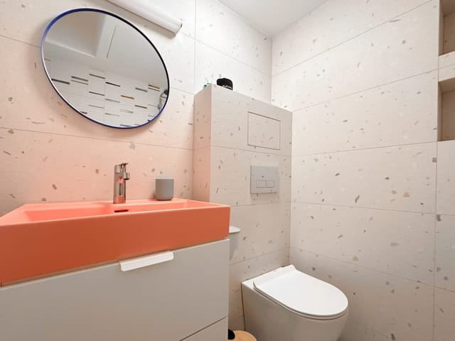 Scandinavian Charm - Central 1BD with Desk