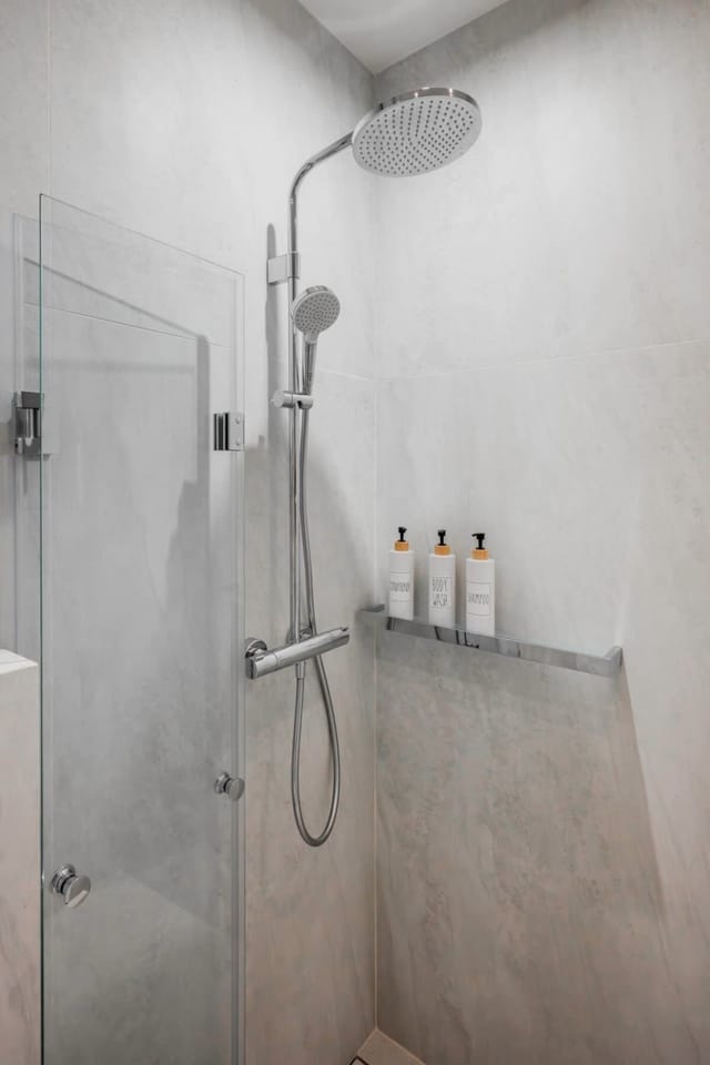 Urban Charm & Comfort - Chic 2BD in Prime Location