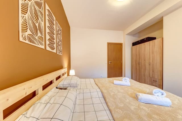 Cosy 1BD Apt w/ Free Parking and Balcony