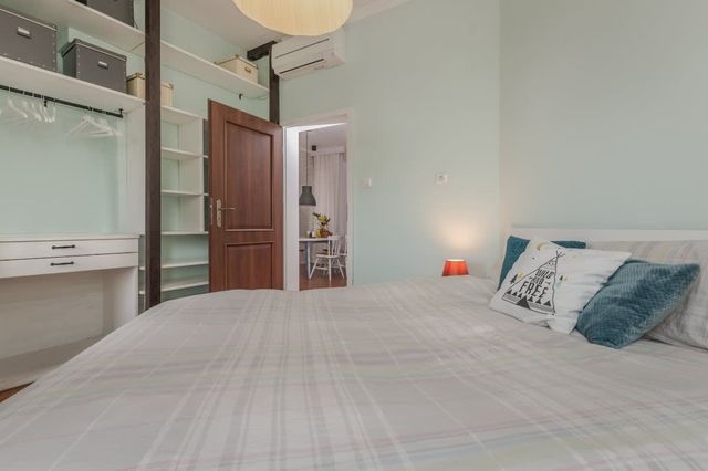 Flamingo Flat /Two-bedroom with Balcony\