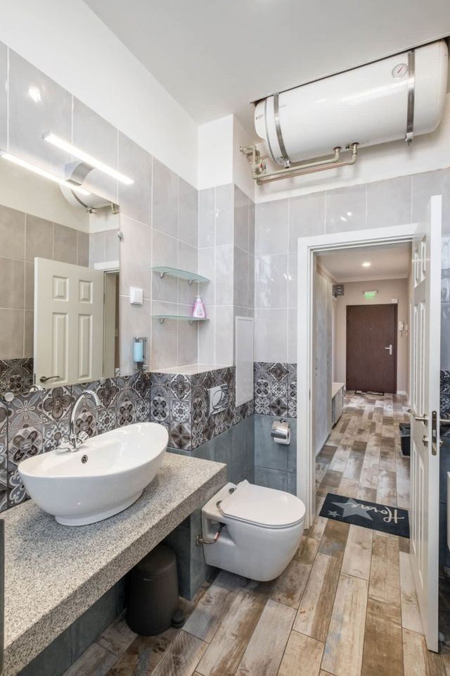 New 1930s quiet central apartment w/AC - 2 bedroom