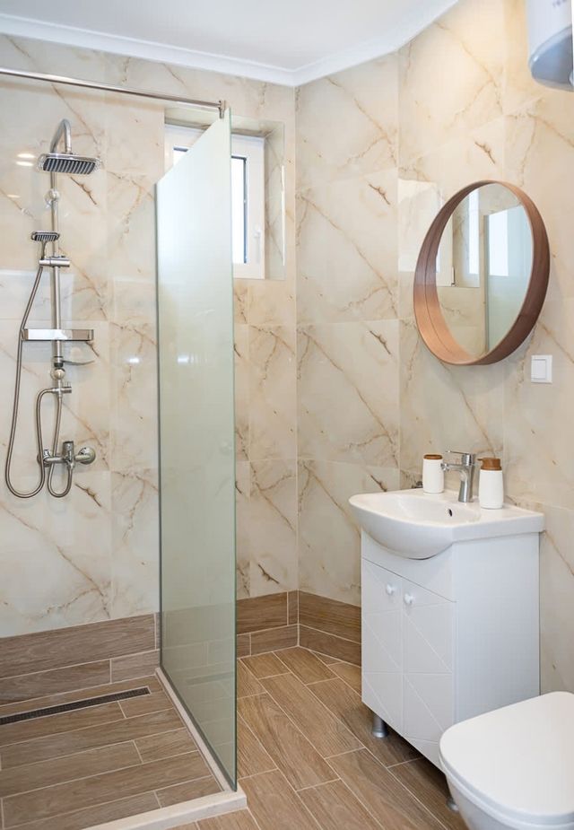 Modern Flat with Parking - St Constantine & Helena