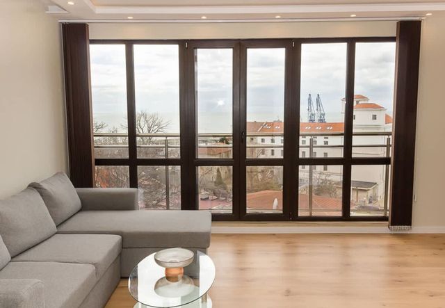 Seaview Haven: Elegant 2BD Flat in Balchik