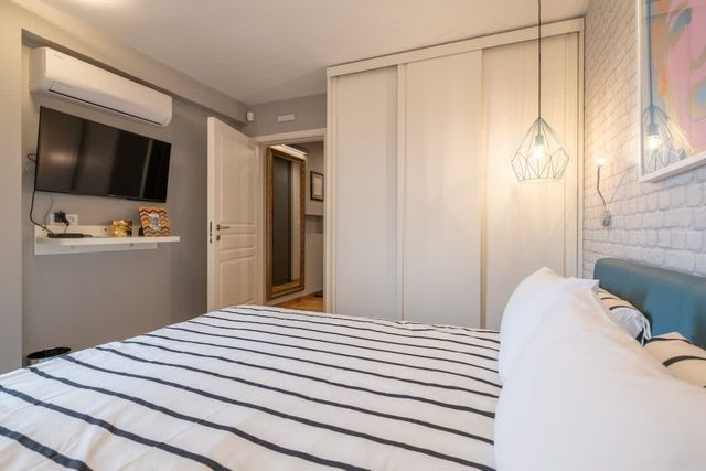 High-end Designer 2BR Aprt + Lift&Balconies