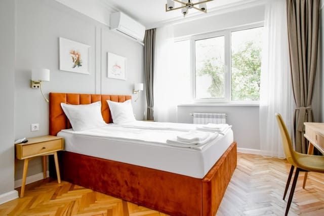 Stylish 2BD with Balcony & Desk near Vitosha Blvd