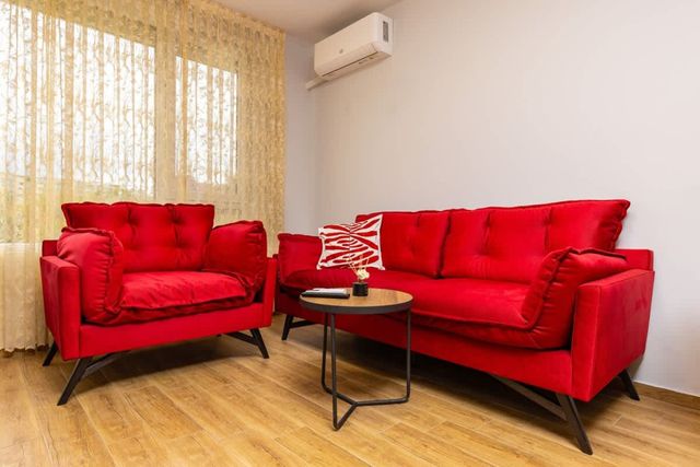 Bright and Cozy Apartment Next to a City Park - Photo 4