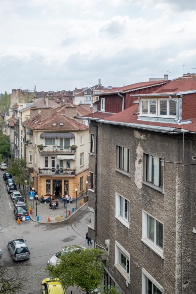 High-end Designer 2BR Aprt + Lift&Balconies