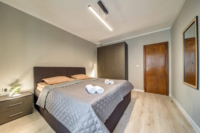 Dream View 1BD | Quick Slope Access