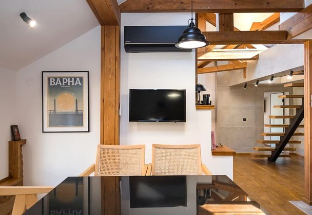 Stylish Maisonette Just Steps from the Sea Garden