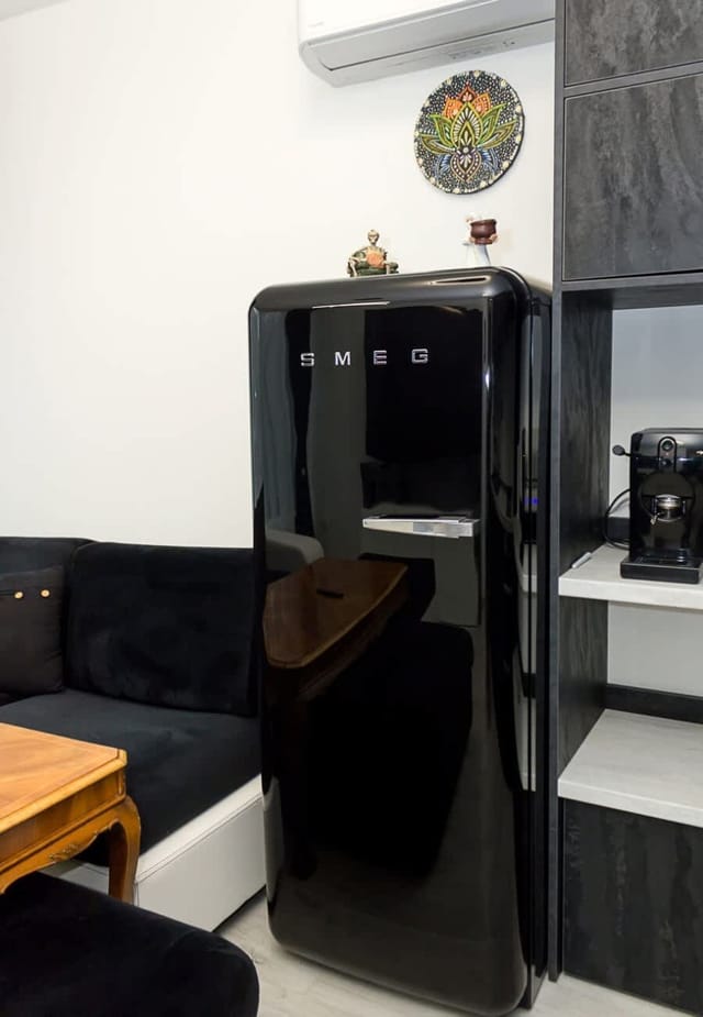 New Black & White Flat 5 Min Away From Sea Garden