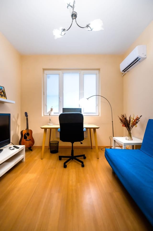 Sofia’s Best Area - Workspace+300 MBPS WiFi