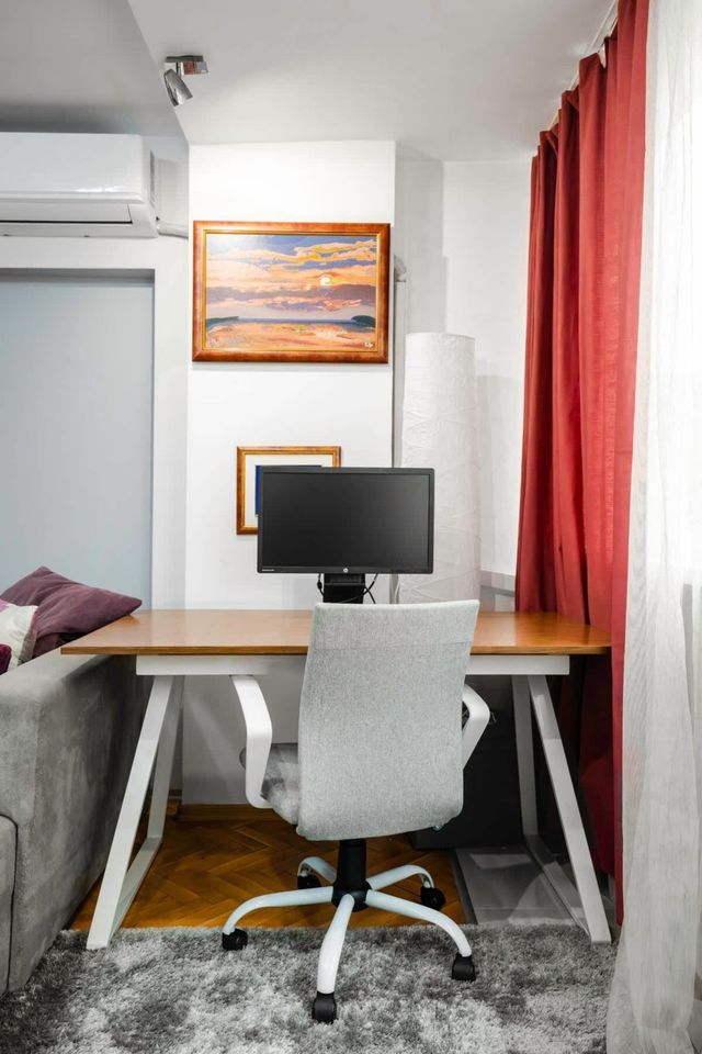 Bright & Central 1BD Flat - Dedicated Work Space