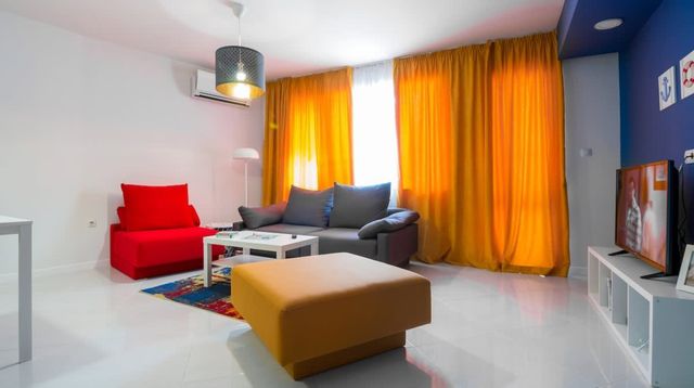 Pop your C-o-l-o-r-s - Funky and Modern 1BDR. Apt.