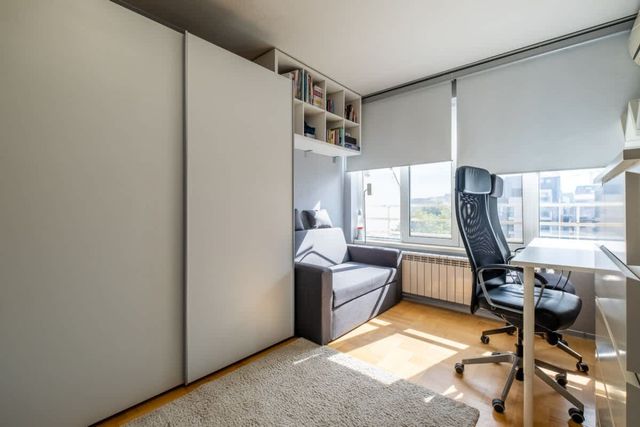 Chic 1BD Flat near Metro | Workspace & Terrace
