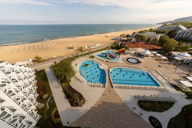 Futuristic One Bedroom Apartment in the Maritim Paradise Blue Hotel