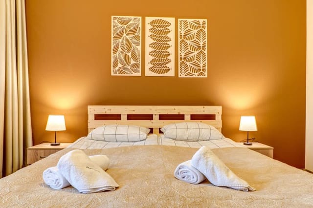 Cosy 1BD Apt w/ Free Parking and Balcony