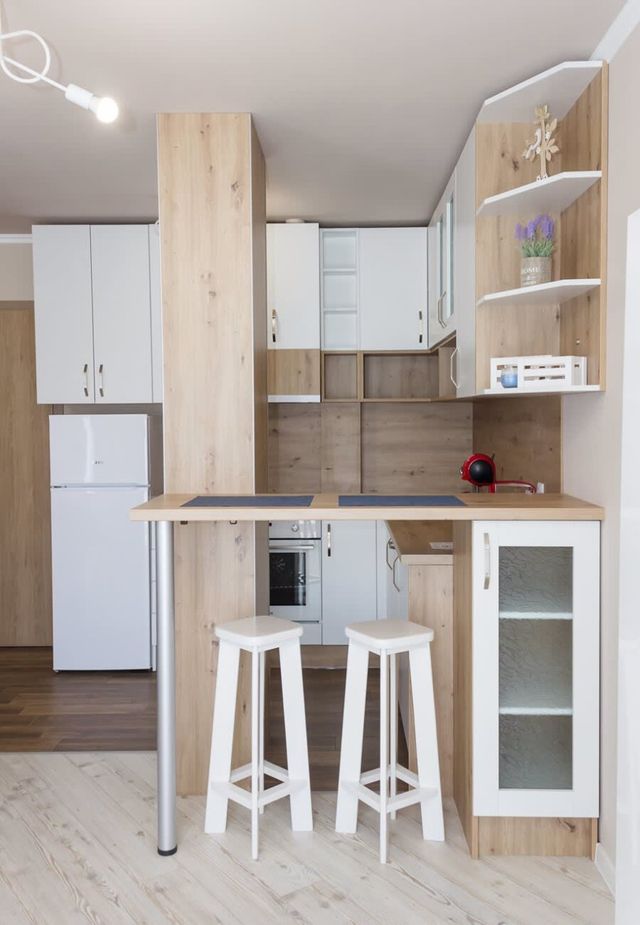 Sunny Blue  One-Bedroom Flat with Balcony