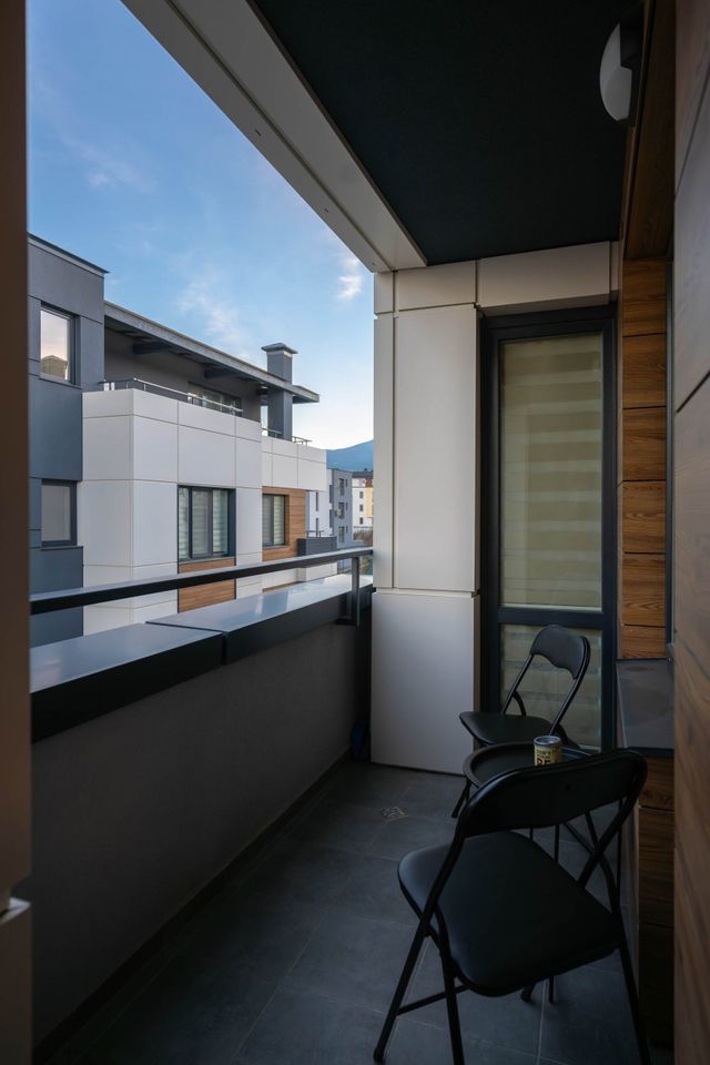 Warm & Spacious Stay with Balcony