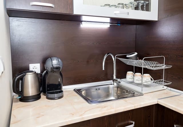 Seaside Bliss: Elegant 1BD with Stunning View