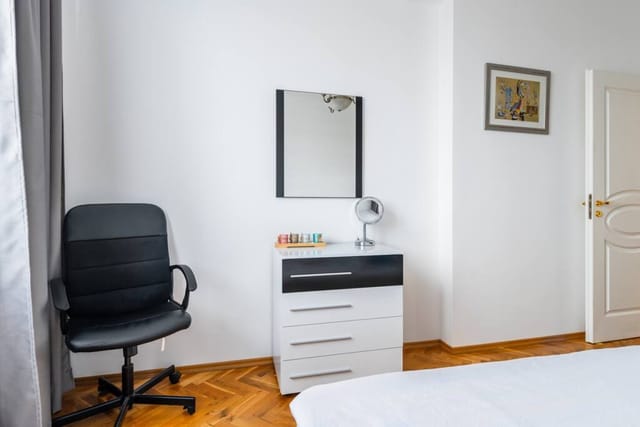 Vitosha Str 2BD White & Blue Apt