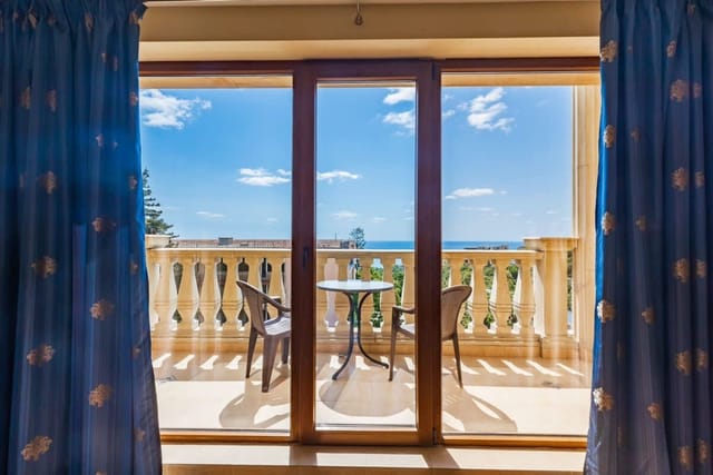 Elegant Apartment with Balcony in Argisht Palace