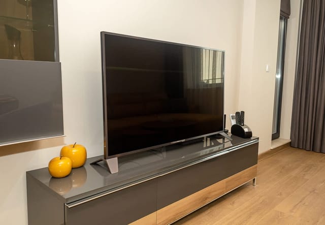 Cozy 1-Bedroom with Sea View & Parking