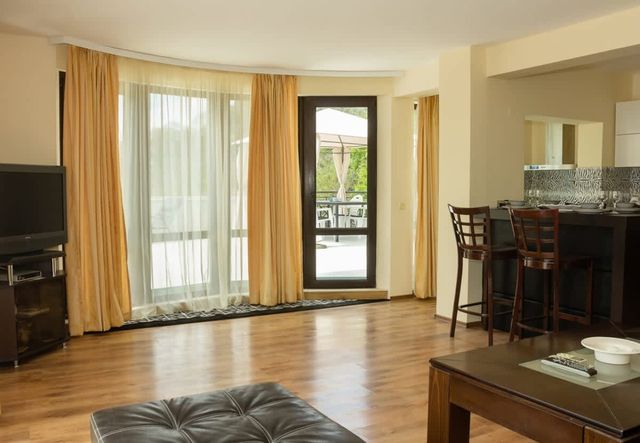 Cozy 1BD Apartment with a Spacious Terrace