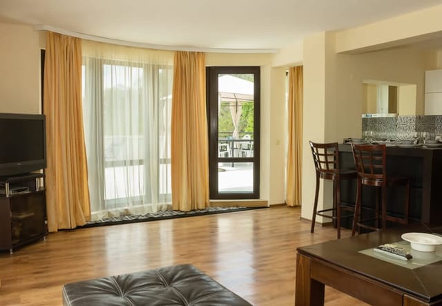 Cozy 1BD Apartment with a Spacious Terrace