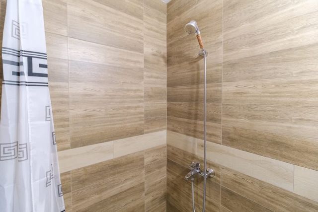 Serene Luxe Oasis Retreat on the Outskirts