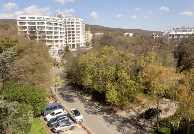 Bright 1-bedroom Flat with Balcony in Golden Sands