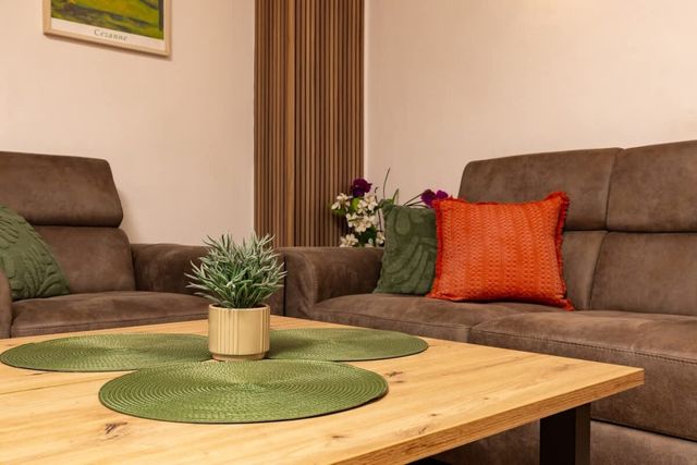 Glorious | 2-Bedroom apartment near Youth Hill | - Photo 2