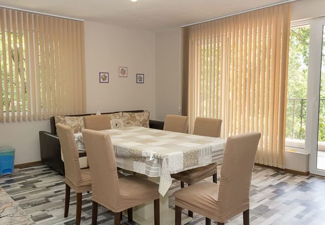 Beachside Haven: Charming 2BD near Golden Sands - Photo 2