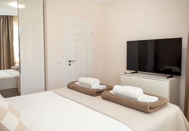 Modern Flat with Parking - St Constantine & Helena