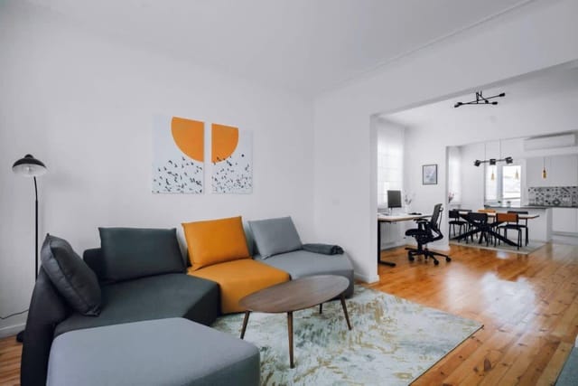 Luminous Central Retreat Spacious 2BD Apartment - Photo 3