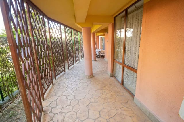 The Family Courtyard - Very LARGE 2BD Apartment