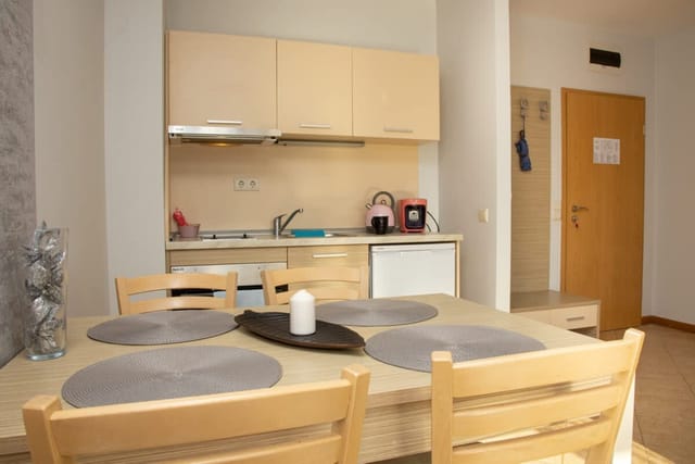 Sunny apartment in a complex with a POOL and GYM - Photo 2