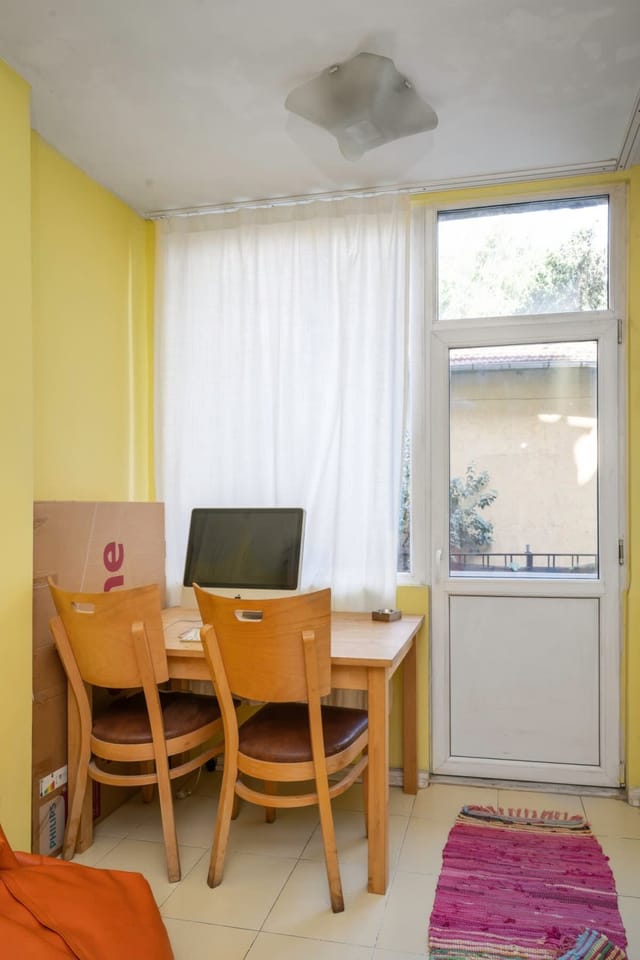 Sofia's 1BD Colourful Getaway Near NDK