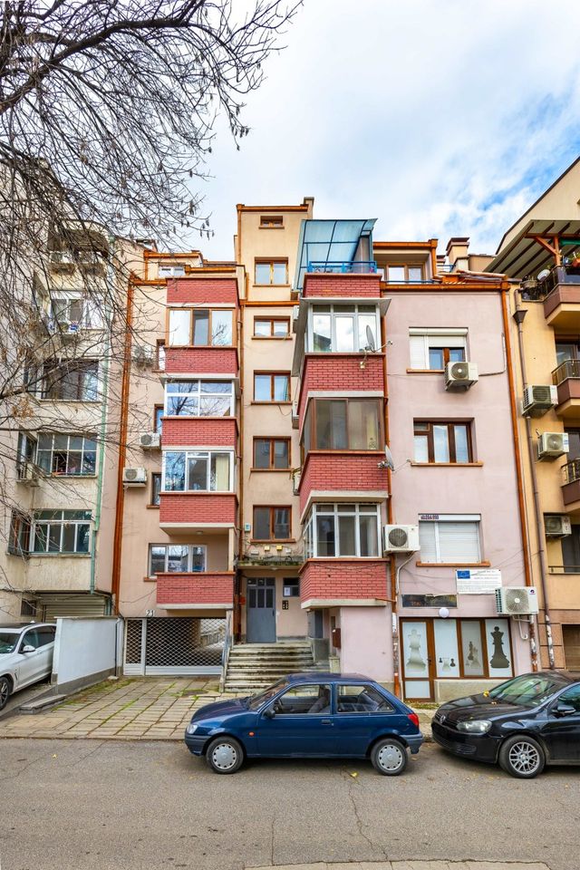 Top-Floor Flat with Balcony