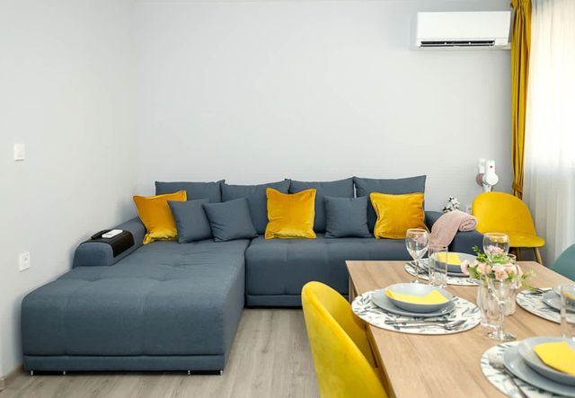 Stylish 2BR Apartment - Underground Parking, Varna